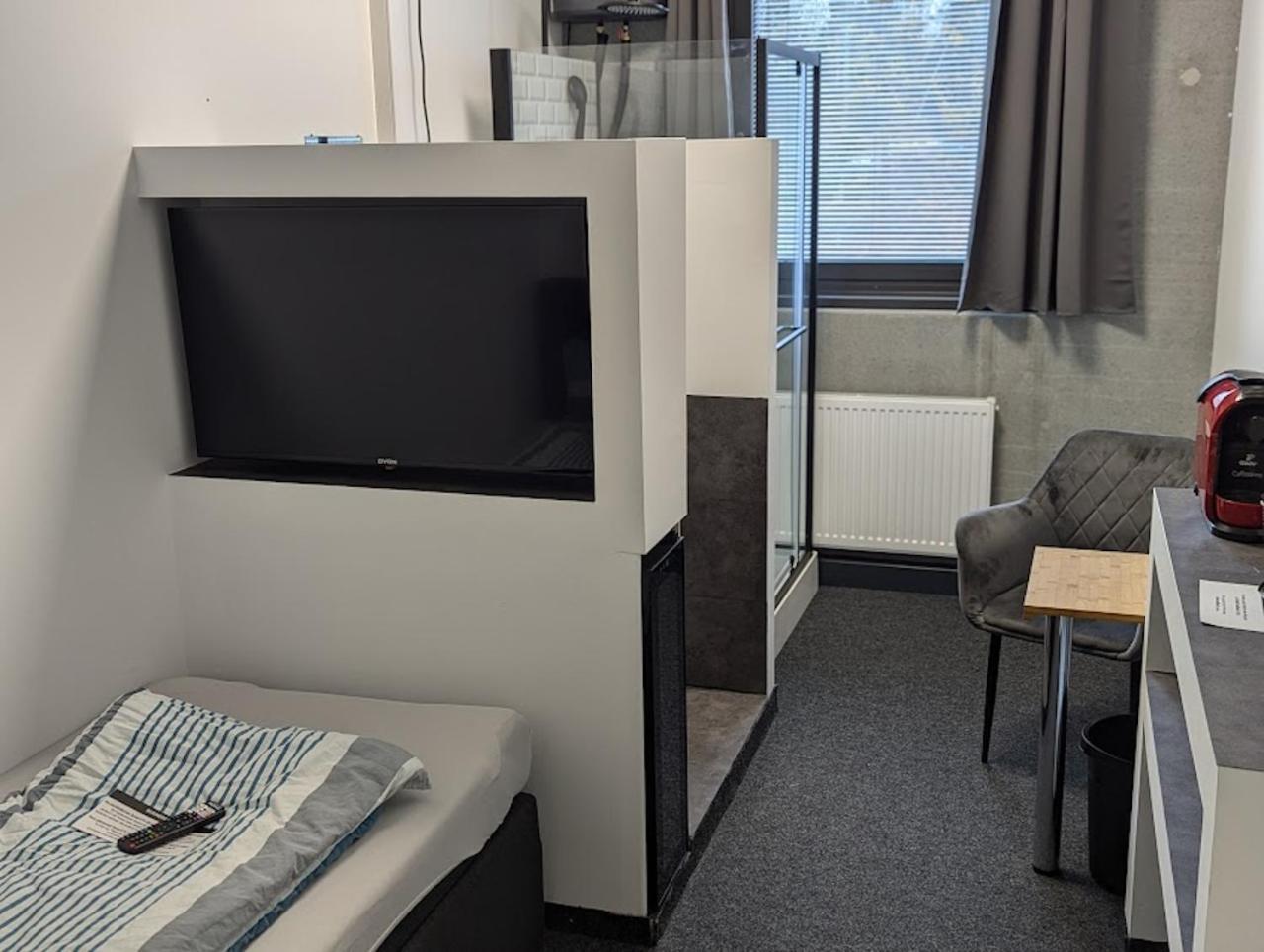 Business-Motel & 24H Selfcheckin Heimsheim Esterno foto